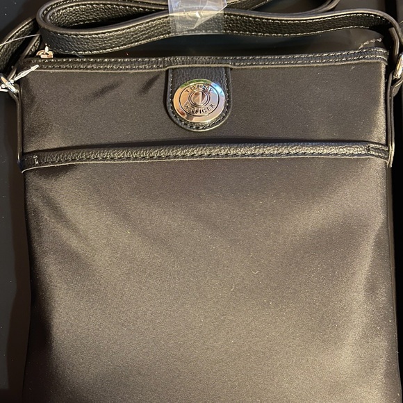 Tommy Hilfiger purse-NWT - Picture 1 of 2